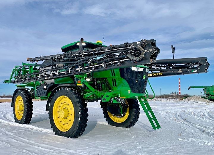2018 John Deere R4045 sprayer